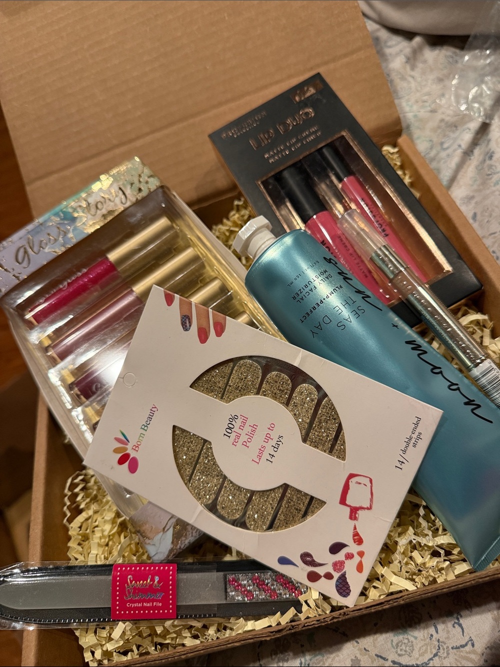 Assorted Women’s Makeup Gift Set with Gold Nail Tips and Pink Lip Glosses 7 PC